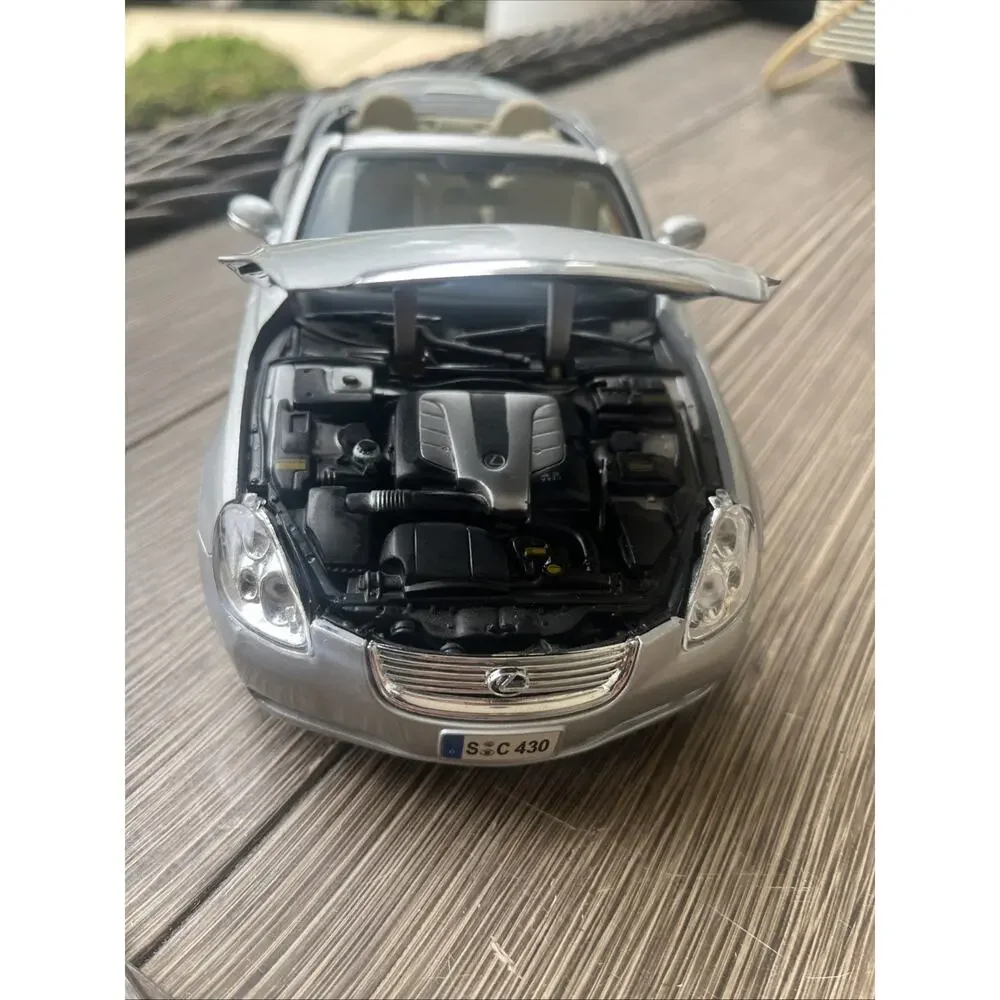 Diecast Maisto Lexus SC 430 Special Edition 1:18 Scale
